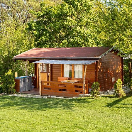 Cozy Wood Hut On The Farm Villa Trebivlice Ngoại thất bức ảnh