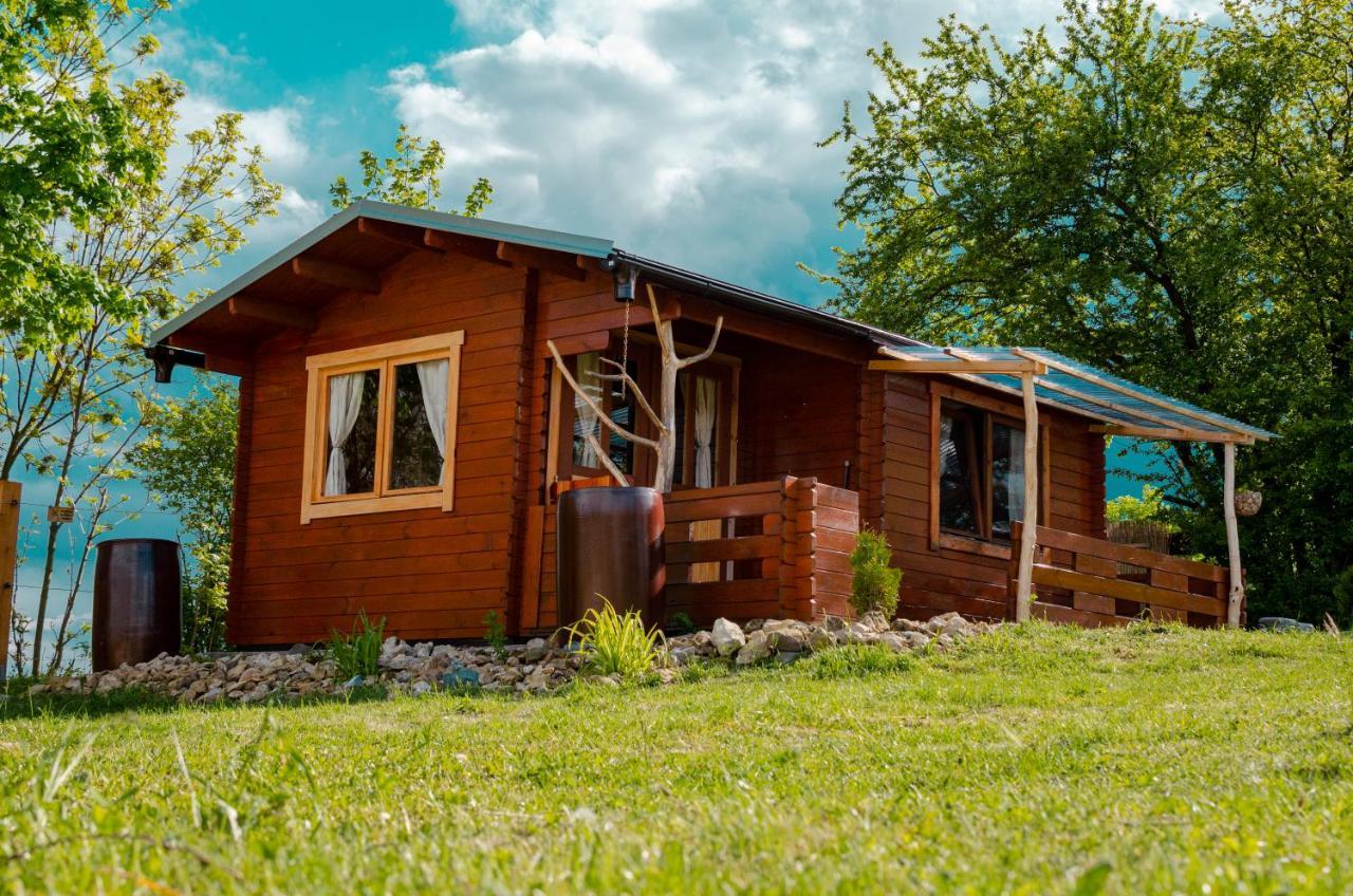 Cozy Wood Hut On The Farm Villa Trebivlice Ngoại thất bức ảnh