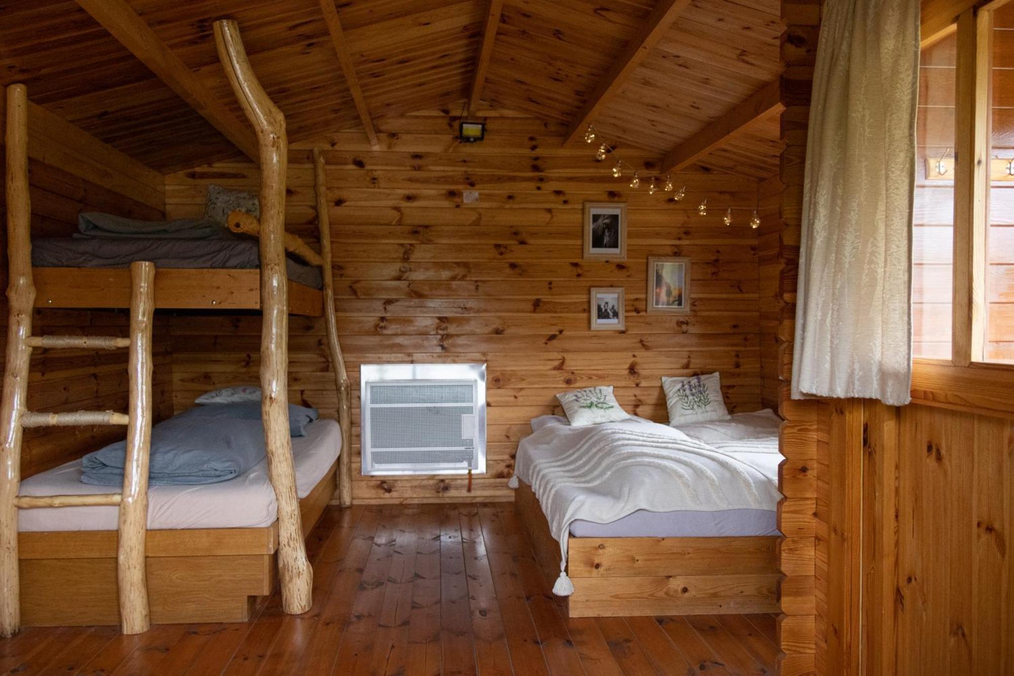 Cozy Wood Hut On The Farm Villa Trebivlice Ngoại thất bức ảnh